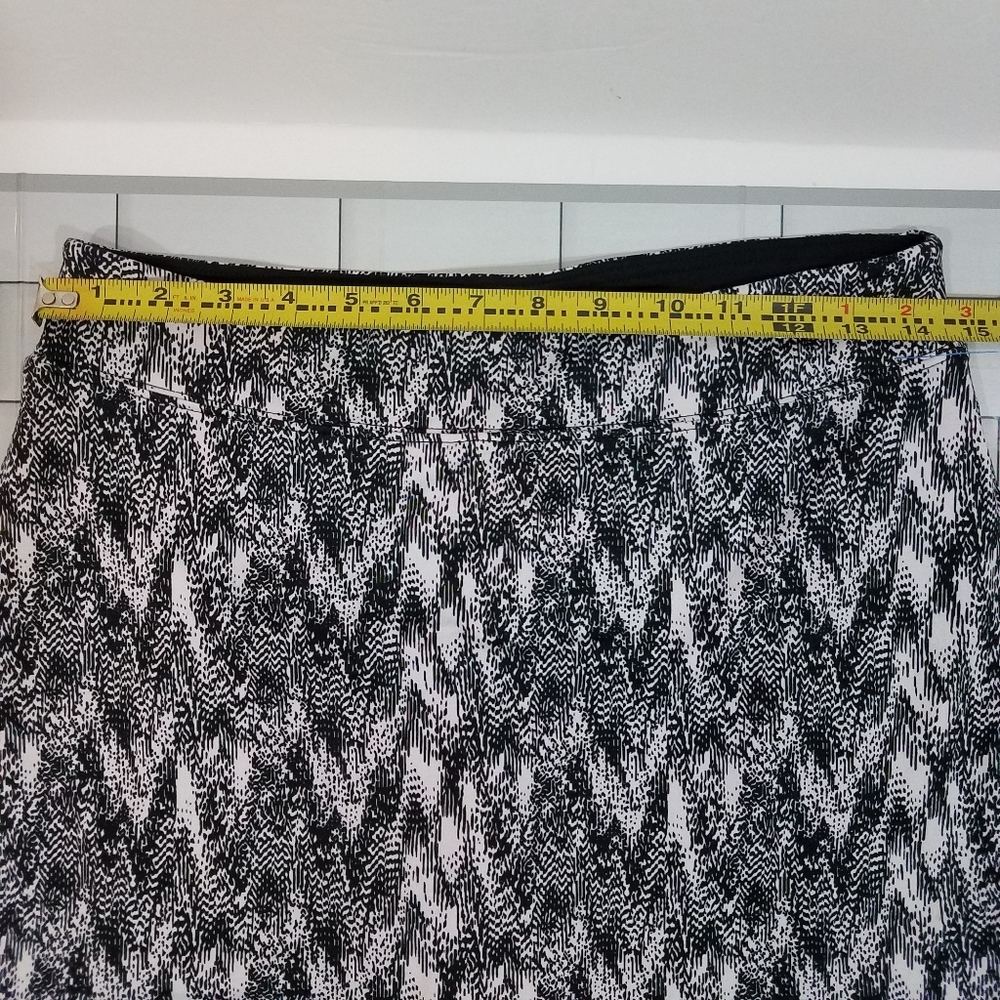 Tranquility Yoga Skort S Black and White - Picture 7 of 7